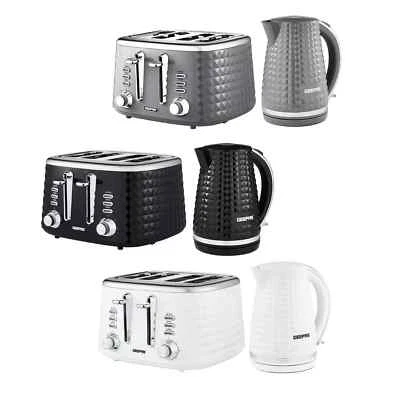 GEEPAS Argyle Collection 2200W 1.7L Electric Kettle & 4 Slice Bread Toaster Set - Image 1 of 4