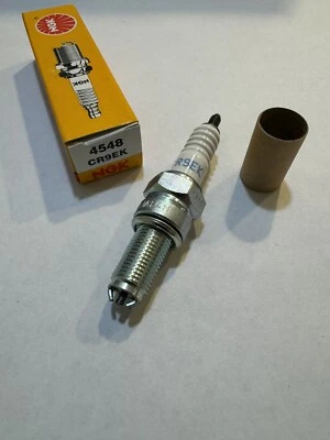 NUEVA BUJÍA NGK 4548 CR9EK para Kawasaki Yamaha Suzuki Triumph Foto 1 de 2