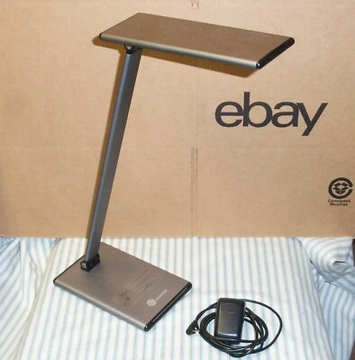 Lámpara de mesa LED de escritorio TaoTronics TT-DL20 8W Ergo Eye-Caring Adj. Color e intensidad Foto 1 de 4