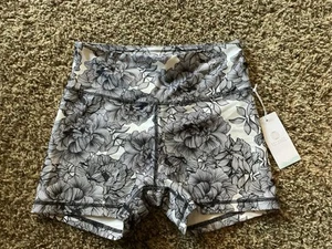 Balance Collection Radshorts Large neu mit Etikett schwarz/weiß Kontur Blumen - Bild 1 von 13