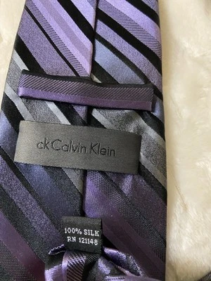 Men’s Calvin Klein Purple/Black/Gray Striped Silk Tie Necktie 3.5” X 59” Foto 1 de 4