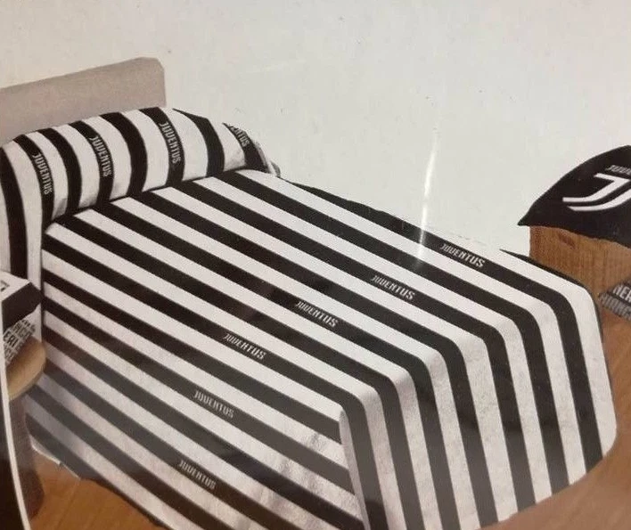 COPRILETTO SINGOLO IN COTONE JUVENTUS  STRISCE BIANCHE E NERE - Immagine 1 di 1