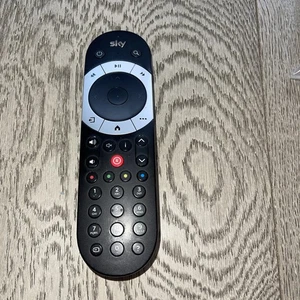 GENUINE SKY Q EC055 VERSION 2 BLUETOOTH TOUCH REMOTE CONTROL - Picture 1 of 4