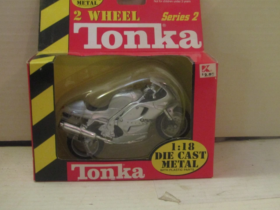 2000 MAISTO 2 WHEEL TONKA 1:18 SILVER 2000 TRIUMPH 955i DAYTONA - Image 1 of 1