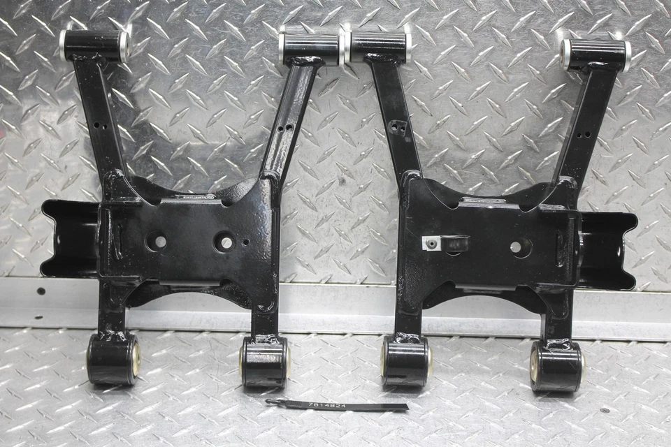 Polaris Sportsman 450 H.O. 2021 CONTROL INFERIOR TRASERO IZQUIERDO DERECHO BRAZO  Foto 1 de 4