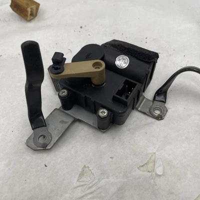 1993 Nissan Pathfinder AC Heater Blender Flap Control - Image 1 of 3