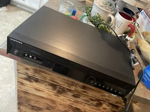 Combo reproductor DVD VHS Samsung DVD-VR357 SIN control remoto SOLO PIEZAS no se enciende - Imagen 1 de 7