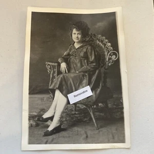 Vintage Lady FOUND FAMILY PHOTO B&W ORIGINAL 1920s Sophisticated Lady Sitting - Picture 1 of 5
