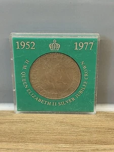 1952- 1977 Queen Elizabeth ll Silver Jubilee Coin Lloyds Bank Green Case - Picture 1 of 9