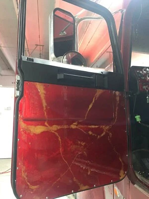 Freightliner Classic / Freightliner FLD 120. 1997 - 2007. 2 Door Panel Resin.  - Image 1 of 4