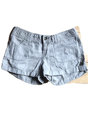 Rue 21 Junior Shorts 尺码 1/2 棉卡其色 超短短裤 — 第 1/4 张图片