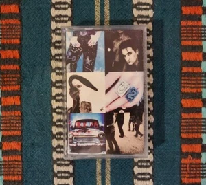 U2 - Achtung Baby (Cass, Album) Island CAN Like New Used NM Excellent Condition - Picture 1 of 2