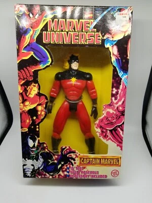 Marvel Universe Captain Marvel Action Figure 10" Toy Biz 1997 - Image 1 of 4