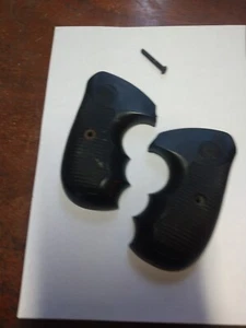 Armscor RIA Model 200 Revolver Parts - Grips Handles And  Screw  #25-5 - Picture 1 of 5