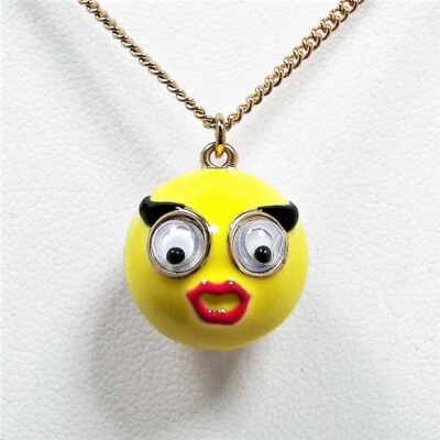 Collar Colgante Betsey Johnson Smiley Emoji Esmalte Amarillo Tono Oro Cadena Defecto Foto 1 de 4