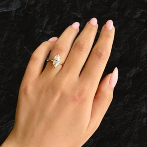 14 Karat Gelbgold Verlobungsring Lab Grown Marquise Diamant 2 Karat IGI  - Bild 1 von 11