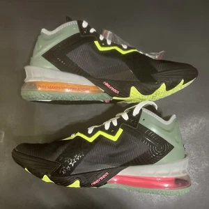 Sz 9 - NIKE SPACE JAM x LEBRON 18 LOW ‘BUGS X MARVIN’ [CV7562-005] NEW - Picture 1 of 14