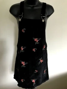 Moto Topshop / Petite Black Floral Dungaree Dress Size USA 0 - Picture 1 of 3