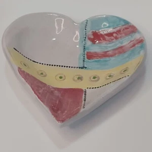 Handgefertigte mehrfarbige Schmuckschale aus Ton in Herzform - Bild 1 von 5