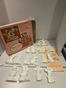 SUGAR PLUM DISNEY SUGAR MOLDS BY WILSON PLASTIC CANDY MOLDS 16 PIECE LOT - Picture 1 of 4