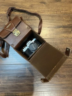 cámara pentax k1000, funda, lentes prime 50mm y 135mm en muy buen estado Foto 1 de 4