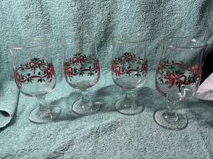 (Set of 4) Arby’s Holly & Berries Stemmed Wine Glasses Libber 7.5" Christmas - Picture 1 of 2