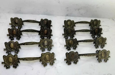 8 puxadores de gaveta antigos de bronze em relevo 3” espaçamento entre parafusos 5,5” de largura - Imagem 1 de 4