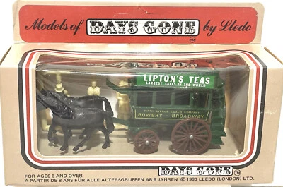 Lledo Days Gone Horse Drawn Omnibus #4 New Cond With Horses & Figures 1983 Line - Image 1 of 4
