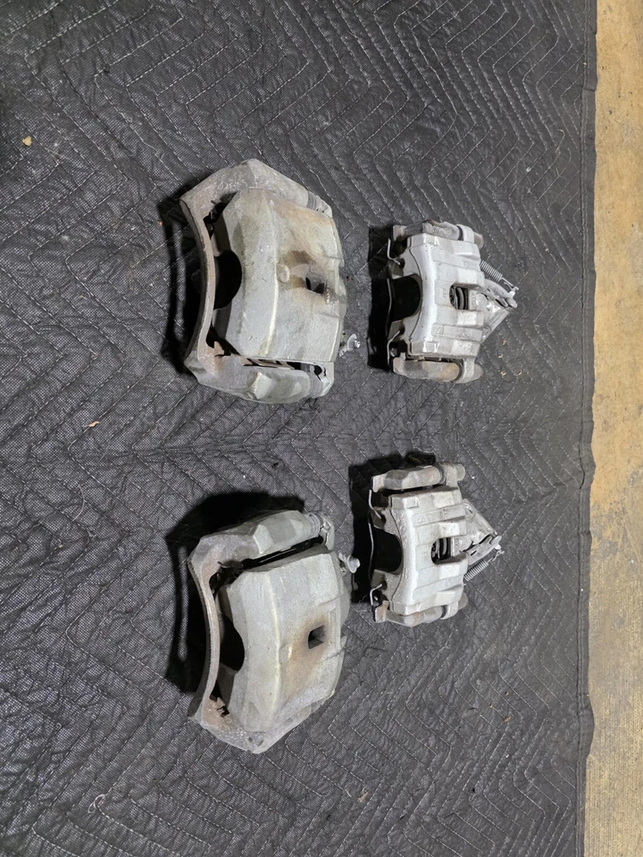 06-09 JUEGO DE 4 PINZAS DE FRENO DELANTERAS Y TRASERAS IZQUIERDA Y DERECHA PONTIAC SOLSTICE GXP OEM Foto 1 de 4