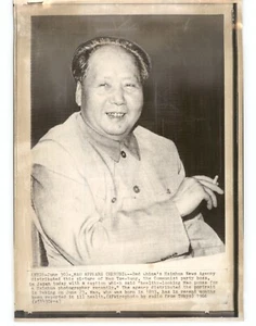 Líder comunista chino presidente MAO ZEDONG sonriente PEKÍN 1966 foto de prensa - Imagen 1 de 2
