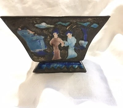 Antigua maceta china de patas de cloisonne esmaltada con figuras  Foto 1 de 4