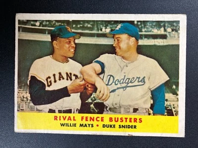 1958 Topps #436 Rival Fence Busters Willie Mays, Duke Snider - En muy buena condición Foto 1 de 2