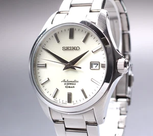 [Fast neuwertig] Seiko 4R35-03X0 SZSB011 mechanische automatische weiße Zifferblatt Herrenuhr - Bild 1 von 10