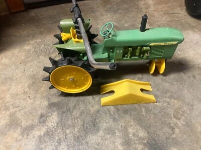 Vintage John Deere 4010 Travelling Water Lawn Sprinkler **Fully Operational** - Image 1 of 4