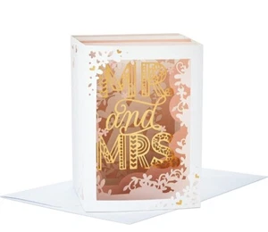 Tarjeta emergente ""Mr & Mrs" de papel maravilla de boda, caja de sombra por sello, belleza dorada - Imagen 1 de 6