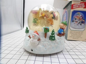Mr. Christmas 2000 Musical Automated Snow Globe Peanuts w/box UNTESTED!! - Picture 1 of 16
