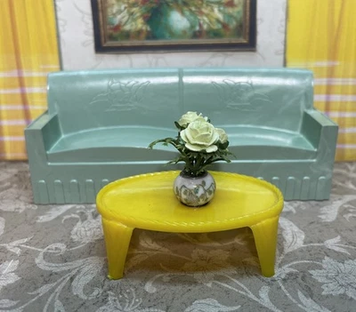 SOFÁ Y MESA DE CENTRO Superior Muebles Vintage Casa de Muñecas Renwal Plástico 1:16 Foto 1 de 4