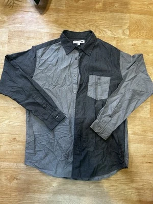 Camisa de vestir Uniqlo JW Anderson parche tono gris para hombre talla mediana Foto 1 de 3