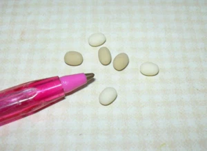 Miniature IM Set of 6 Clay Eggs (3 Brown 3 White) 7/32" Long: DOLLHOUSE 1:12 - Picture 1 of 2