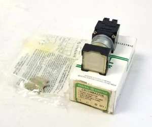 General Electric CR104MA2216 Oiltight Pushbutton White 2 N.O. 2 N.C. - Picture 1 of 3