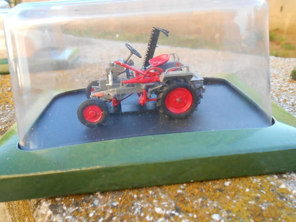 Model Tractor Scale 1/43 Chauvin R6-1954 No. 061 - Image 1 of 1