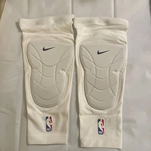 Nike NBA Issued Hyperstrong Ginocchiere Imbottite Uomo Taglia L/XL CT3878-101 S45 - Foto 1 di 5
