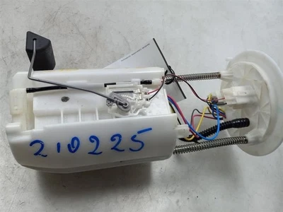 16-19 TOYOTA TACOMA CLUB CAB 3.5L 4X4 AT GAS FUEL PUMP  - Image 1 of 4