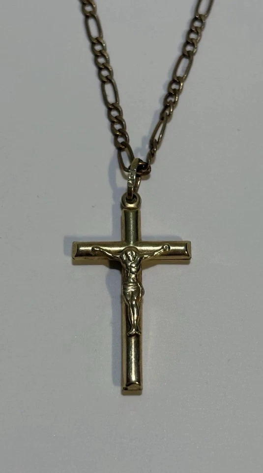 20” 10K Gold Jesus Cross Pendant Necklace – Figaro Chain – 3.25g - 417 Stamp 4mm - Image 1 of 4