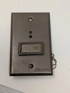 Executone modello EEJR anni 60 pulsante assistenza personale remoto infermiere chiamata targa metallo - Foto 1 di 2