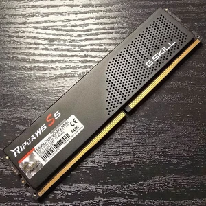 F5-6400J3239G32GX2-RS5K G.Skill Ripjaws S5 DDR5-6400 XMP 1x32GB Low-Profile 33mm - Picture 1 of 2