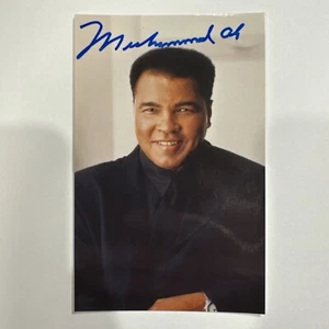 Muhammad Ali Vintage Autographed Photo Postcard - Picture 1 of 2