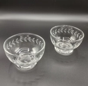 Anchor Hocking Footed Cups Dessert berry Bowls Etched Laurel Leaf VTG set of 2 - Picture 1 of 5
