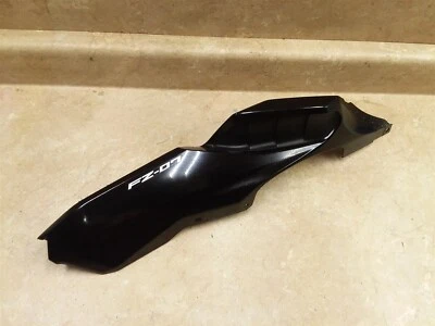 Cubierta del panel del marco del capó trasero izquierdo Yamaha 700 FZ07 2015 2016 UO AP-401 Foto 1 de 4