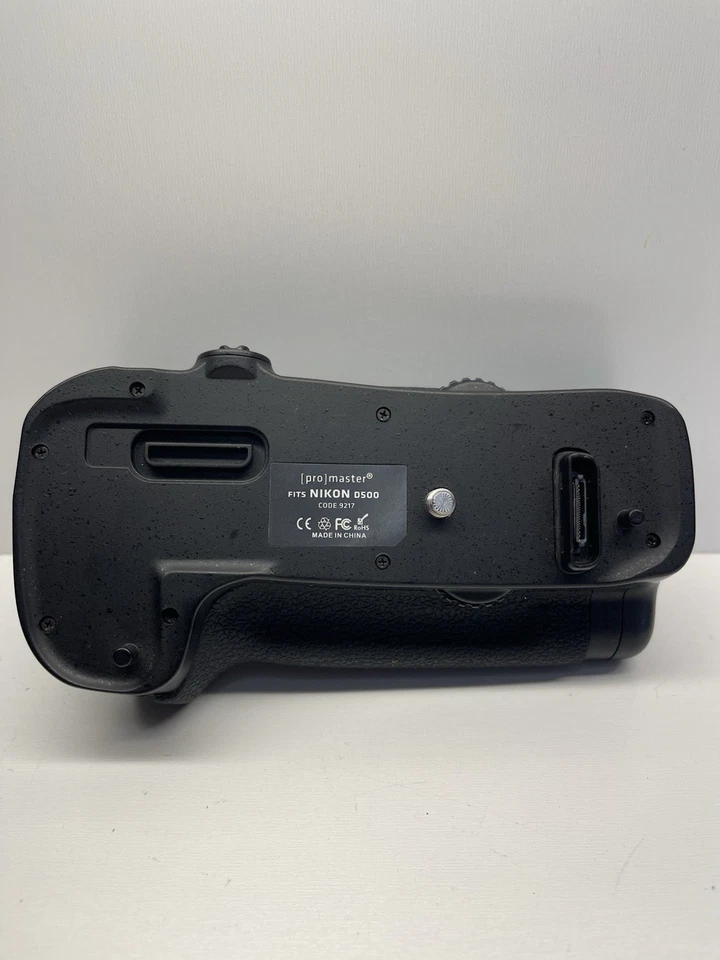 Empuñadura eléctrica Promaster 9217 - D500 para cámara Nikon D500 DSLR Foto 1 de 4